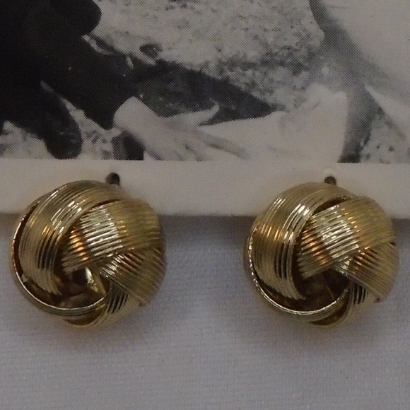 ANTHROPOLOGIE POLISHED GOLD WOVEN KNOT HUGGER NWT